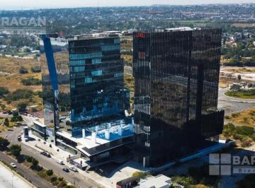 Oficina · 82m² · 4 Estacionamientos · Oficina en Retan en Jurica, Edificio Level