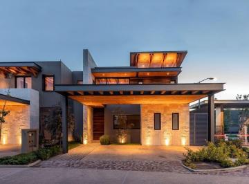a0b212eb772e041530ab1ce5e6852e6ad5dd7da21f2d76d3fa250264bacf768a · Casa en Venta en Altozano, Dentro de Condominio Niebla