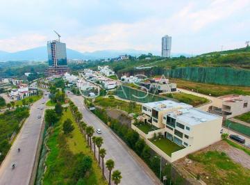 Casa · 351m² · 4 Recámaras · 5 Estacionamientos · Venta Casa en Bugambilias y Alcatraces en Bosque Real