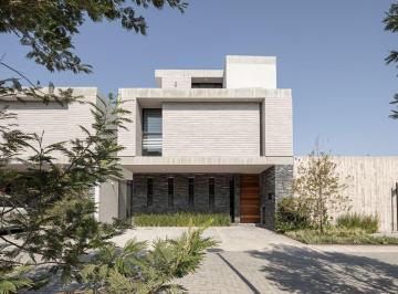 5d70d880f62e0f75754bf832e497ba69a49087e17fdbb85b4c4b8e688f351687 · Casa en Venta en Altos Juriquilla, Dentro de Condominio Quianá