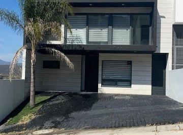 f75ce401dcbc77f350232a5a3f18066b1363c64deb07946e663343f1fb357dbf · Casa en Venta en Juriquilla | Cumbres del Lago | Recámara en Planta Baja