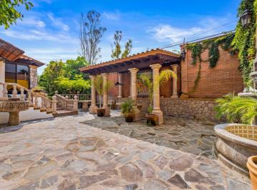 Casa · 510m² · 4 Recámaras · 2 Estacionamientos · Casa de 510 m² con 4 Recámaras en Renta en Villa de Los Frailes