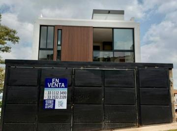 Casa de 5 habitaciones, San Pedro Tlaquepaque · Gran Casa en Venta de 5 Habitaciones con Roof Garden Sótano y Vista Panorámica