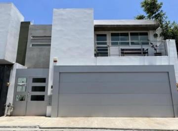 1 · Casa en Venta en Cumbres Elite