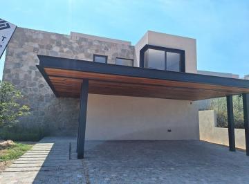 40f5590081915291b7bd7fd5869d22bb8b6b3a9020a83bd4ce253f2952d76bec · Casa en Venta en Altozano Dentro de Condominio Lago