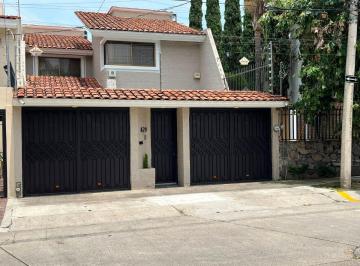 Casa de 4 habitaciones, Zapopan · Casa en Venta en Lomas de Guadalupe, 4 Estacionamientos, Espacios Muy Amplios Para Oficinas