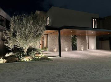 0e99c4541dcc67713e9f93e61e3b4188f2bf04e37ac349ebb40ec8c6522a90ce · Casa en Venta en Altozano Dentro de Condominio Rio