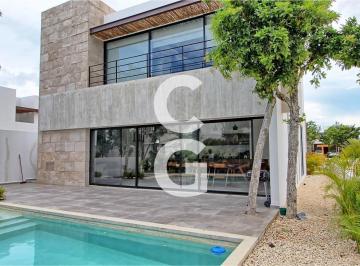 Casa · 389m² · 4 Recámaras · 3 Estacionamientos · Casa en Renta en Cancún en Residencial Lagos del Sol con 4 Recámaras
