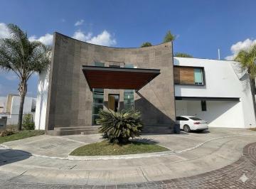Casa de 4 habitaciones, Querétaro · Venta Casa Doble Altura con Jardín en Cumbres del Lago Juriquilla