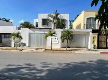 Casa · 300m² · 4 Recámaras · 3 Estacionamientos · Casa en Cancún Centro