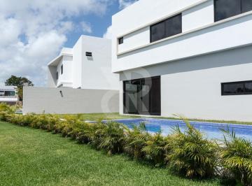 Casa · 394m² · 4 Recámaras · 4 Estacionamientos · Venta Renta Casa Lagos del Sol Cancun 4 Recámaras