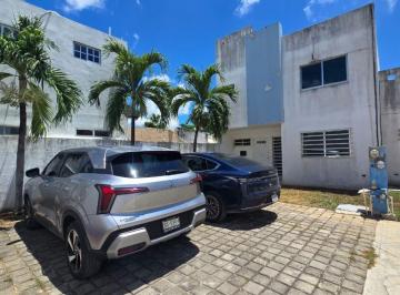 Casa de 4 habitaciones, Cancún · Amplia Casa en Renta, Sm 518, 4 Recámaras, 2 1/2 Baños, Área de Tv, Cochera Para 2 Autos, Seguridad