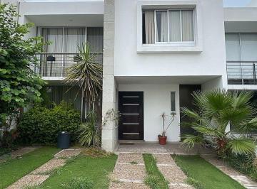Casa de 3 habitaciones, Querétaro · Venta Casa en El Refugio Frente a Heb y Plazas Comerciales
