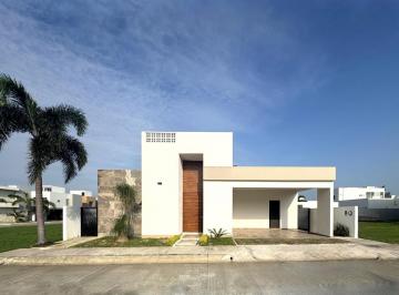 Casa · 300m² · 3 Recámaras · 2 Estacionamientos · Casa en Venta en Río del Dorado