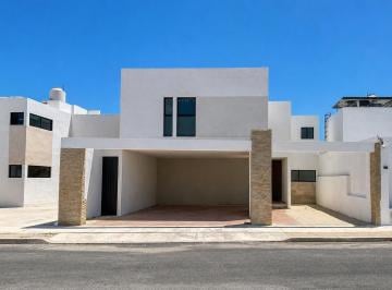 1 · Casa con Amplios Espacios en Renta en Real Montejo.