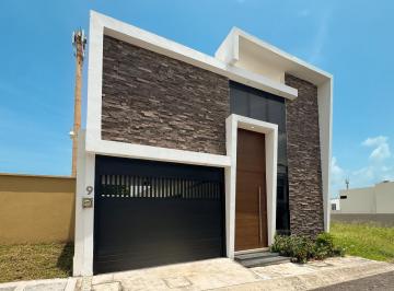 Casa · 170m² · 4 Recámaras · 2 Estacionamientos · Casa en Lomas Residencial con Hab. en Pb en Venta