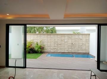 Casa · 211m² · 4 Recámaras · 2 Estacionamientos · Venta Casa Aqua Cancun