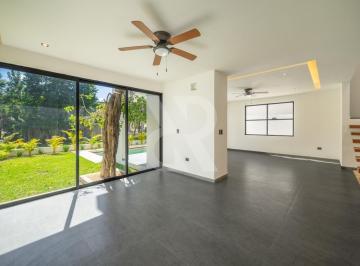 Casa · 360m² · 3 Recámaras · 2 Estacionamientos · Venta Casa Lagos del Sol Cancun