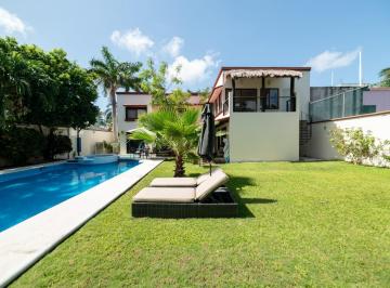 Casa · 812m² · 4 Recámaras · 2 Estacionamientos · Venta Casa Residencial Campestre Cancún