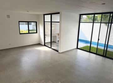 Casa · 147m² · 3 Recámaras · 2 Estacionamientos · Venta Casa Arbolada Huayacán Cancún