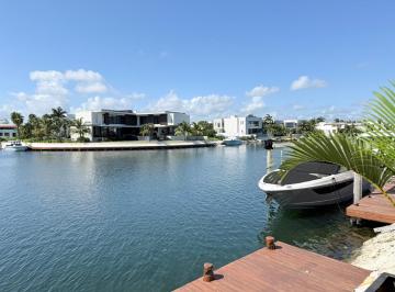 Casa · 800m² · 4 Recámaras · 4 Estacionamientos · Venta Casa Los Canales Puerto Cancun Quintana Roo