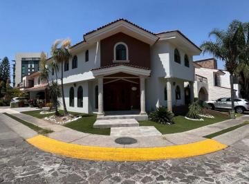 Casa de 3 habitaciones, Zapopan · Amplia Casa Amueblada en Renta en Coto Privado en Jardines Universidad