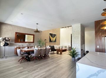 Casa · 328m² · 4 Recámaras · 2 Estacionamientos · Casa de 328 m² con 4 Recámaras en Venta en Zirándaro