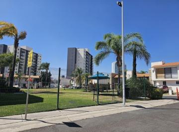 7bd14a55d3c91665aec3d39285816618a581fd4d5f0584677411db149699d04a · Linda Casa Amueblada en Renta en Privada en Santa Fe Juriquilla