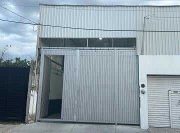 Bodega comercial · 200m² · 2 Estacionamientos · Bodega - Local en Renta Zona Central Camionera