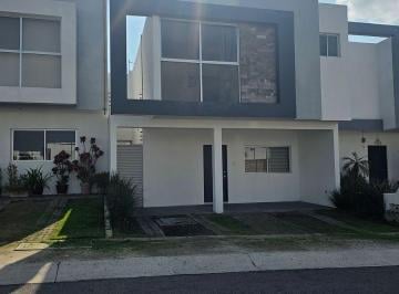 56b3c0dd8833108d7458c714fc422350f007875c5c2952c63b03701ec117130e · Renta Casa en Cumbres de Juriquilla. 3 Rec C/baño. Priv con Alberca. Qro.