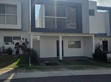 a27fbfe14f9402a638687fa1336b69df0116f738eb59da16876be5c2f2d5b79a · Renta Casa en Cumbres de Juriquilla. 3 Rec C/baño. Priv con Alberca. Qro.