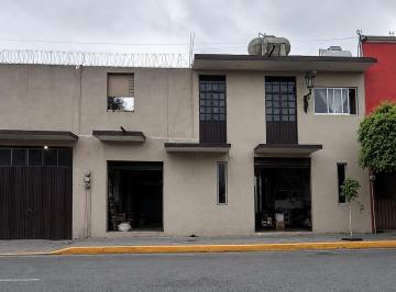 Casa · 250m² · 6 Recámaras · 1 Estacionamiento · Propiedad con Potencial Comercial en El Centro de Tlaxcala