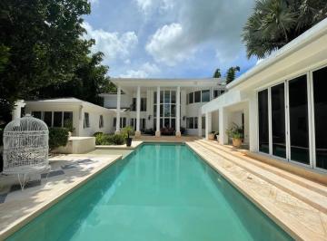1 · Espectacular Residencia Amueblada en Venta en Club de Golf La Ceiba
