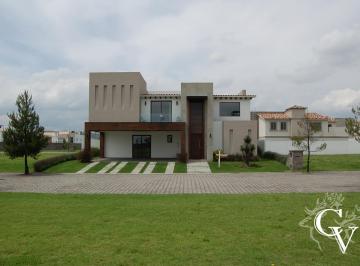 Casa · 382m² · 4 Recámaras · 3 Estacionamientos · Casa en Venta San Miguel Totocuitlapilco, Metepec