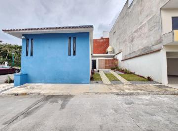 Casa de 2 habitaciones, Coatepec · Casa de un Solo Nivel en Coatepec | 2 Recámaras, 3 Baños y Cochera con Crecimiento a Segundo Nivel
