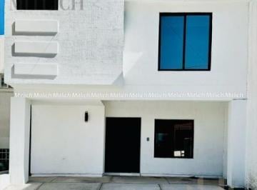 Casa · 180m² · 3 Recámaras · 4 Estacionamientos · Casa en Rinconadas de La Sierra $18,000