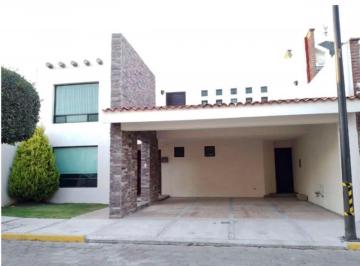 Departamento de 3 habitaciones, Puebla · Casa en Renta en El Fraccionamiento Jardines de Zavaleta, Puebla.