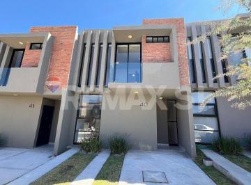 Casa · 115m² · 3 Recámaras · 2 Estacionamientos · Rcr Casa Renta Zakia Xanadu