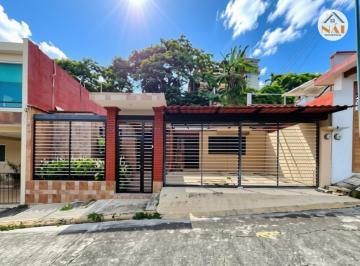 Casa de 2 habitaciones, Coatepec · Casa en Venta, Coatepec Ver. | Amplio Terreno, Apta Para Segundo Nivel, Elegante Bóveda Catalana