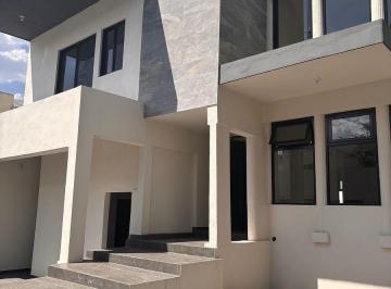 Casa · 394m² · 3 Recámaras · 2 Estacionamientos · Casa en Venta Las Brisas