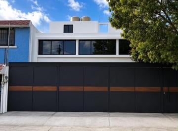 Casa de 4 habitaciones, Naucalpan de Juárez · Casa de 250 m² con 4 Recámaras en Venta en Ciudad Satélite
