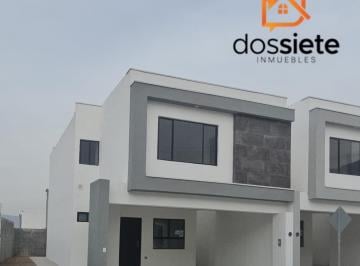 Casa · 160m² · Casa en Venta en Cumbres Esquina Frente a Parque