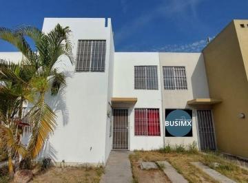 Casa en condominio · 80m² · 3 Recámaras · 1 Estacionamiento · Casa en Venta en La Arbolada, Real del Valle, Tlajomulco de Zuñiga