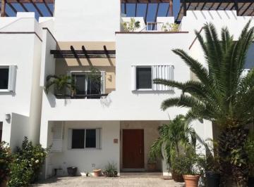 Casa · 115m² · 3 Recámaras · 2 Estacionamientos · Casa en Venta o Renta en Residencial Selvamar, Playa del Carmen