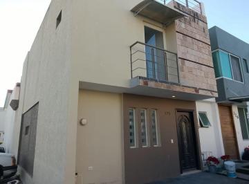 Casa en condominio · 136m² · 3 Recámaras · 2 Estacionamientos · Casa en Venta en Real de Valdepeñas, Zapopan