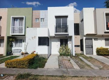 Casa en condominio · 92m² · 3 Recámaras · 1 Estacionamiento · Casa en Venta en Campo Real, Zapopan