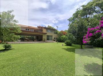 Casa · 1230m² · 3 Recámaras · 2 Estacionamientos · Casa en Venta en Tamoanchan, Finos Acabados, Vigilancia