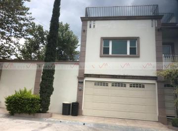 Casa · 332m² · 5 Recámaras · 3 Estacionamientos · Casa en Venta en Puerta de Hierro