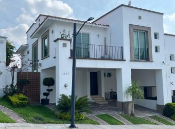 Casa · 217m² · 3 Recámaras · 2 Estacionamientos · Casa en Renta Fraccionamiento Cumbres - (4)