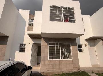 Casa · 140m² · 3 Recámaras · 2 Estacionamientos · Casa en Renta Paseos del Bosque
